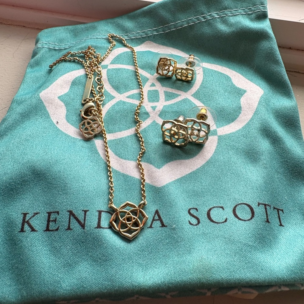 Kendra Scott Signature Gold Necklace and 2 Earring Set